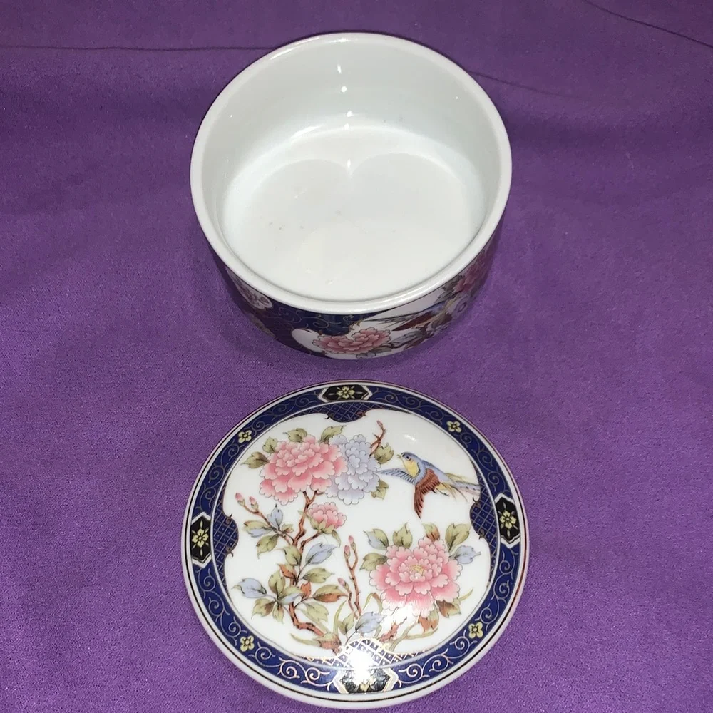 Vintage Japanese Porcelain Floral and Bird Trinket Box - Picture 2 of 4